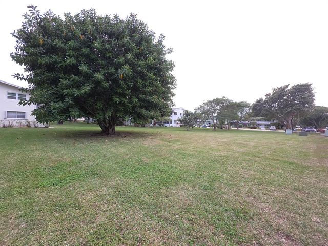 204 Kent L L, West Palm Beach, FL 33417