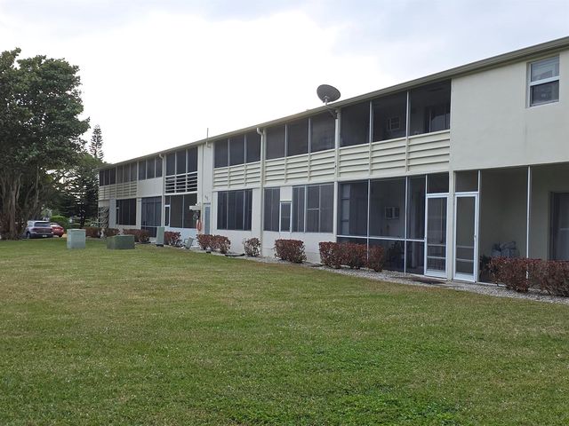 204 Kent L L, West Palm Beach, FL 33417