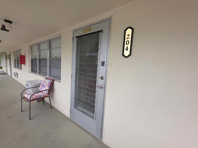 204 Kent L L, West Palm Beach, FL 33417