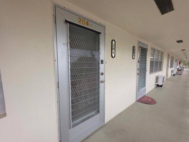 204 Kent L L, West Palm Beach, FL 33417