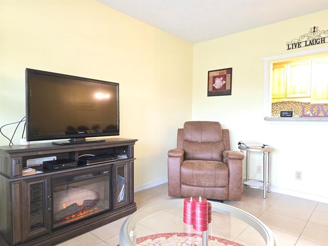 204 Kent L L, West Palm Beach, FL 33417