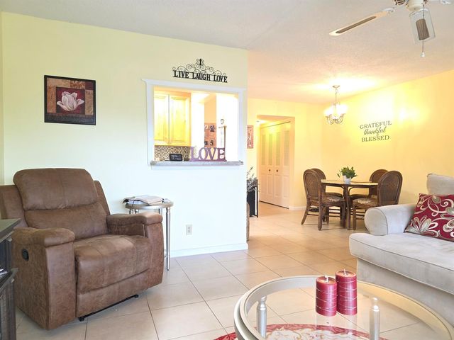 204 Kent L L, West Palm Beach, FL 33417
