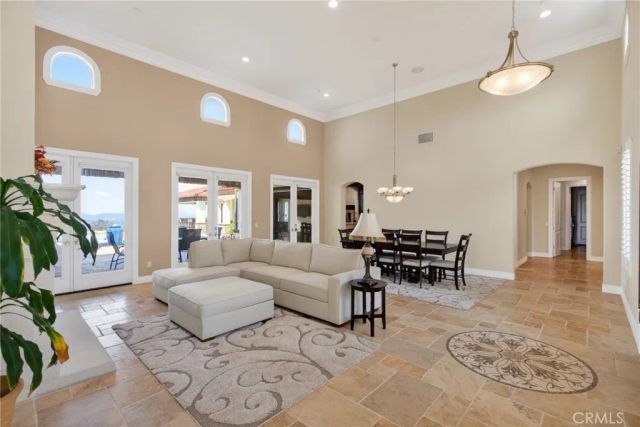 6355 Cresthaven, Riverside, CA 92506