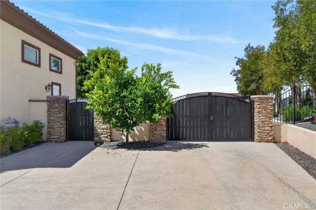 6355 Cresthaven, Riverside, CA 92506