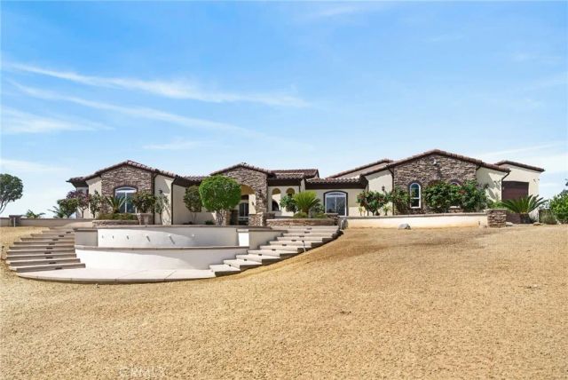 6355 Cresthaven, Riverside, CA 92506