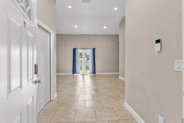 6804 N HIMES AVENUE, Tampa, FL 33614