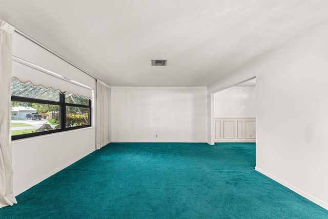 2118 W Palma Circle, West Palm Beach, FL 33415