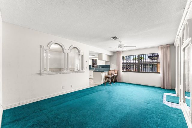 2118 W Palma Circle, West Palm Beach, FL 33415