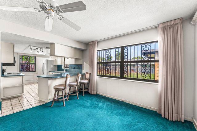 2118 W Palma Circle, West Palm Beach, FL 33415