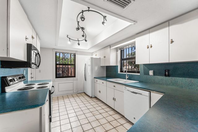 2118 W Palma Circle, West Palm Beach, FL 33415