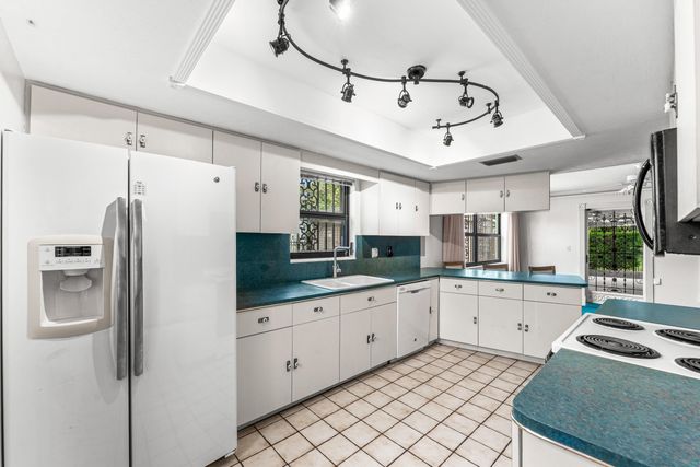 2118 W Palma Circle, West Palm Beach, FL 33415