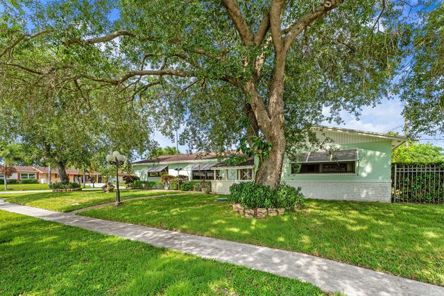 2118 W Palma Circle, West Palm Beach, FL 33415