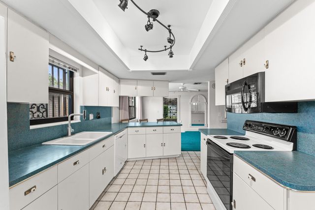 2118 W Palma Circle, West Palm Beach, FL 33415