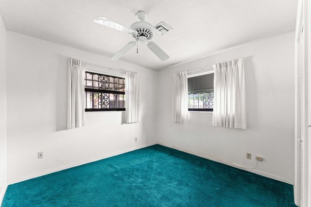 2118 W Palma Circle, West Palm Beach, FL 33415
