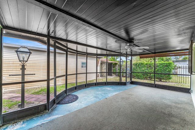 2118 W Palma Circle, West Palm Beach, FL 33415