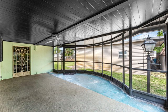 2118 W Palma Circle, West Palm Beach, FL 33415
