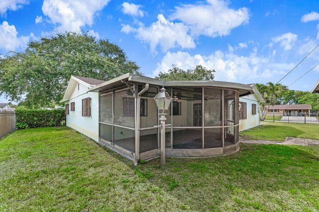 2118 W Palma Circle, West Palm Beach, FL 33415