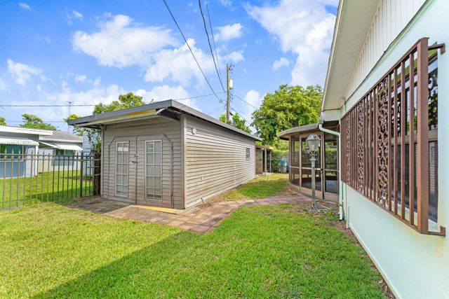 2118 W Palma Circle, West Palm Beach, FL 33415