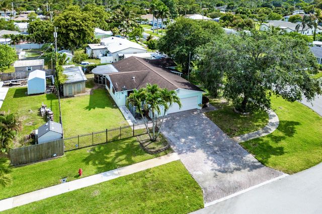 2118 W Palma Circle, West Palm Beach, FL 33415