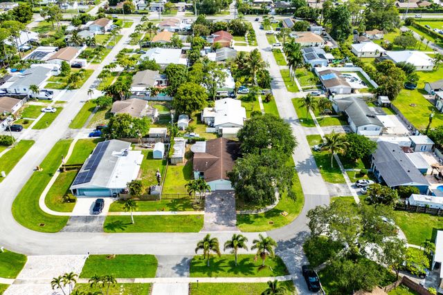 2118 W Palma Circle, West Palm Beach, FL 33415