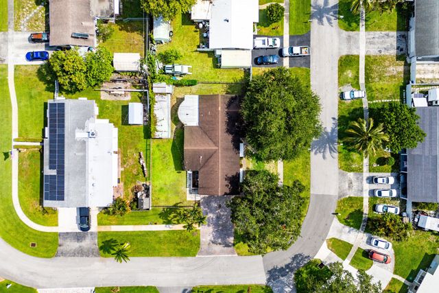 2118 W Palma Circle, West Palm Beach, FL 33415