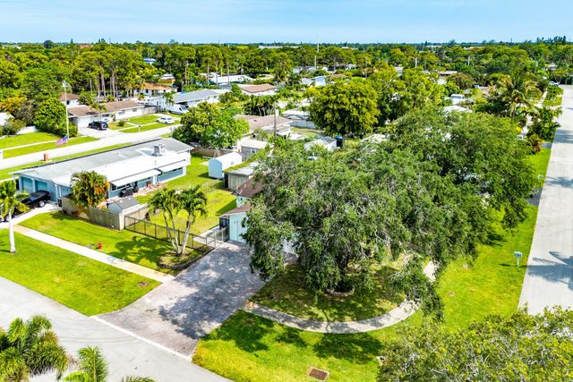2118 W Palma Circle, West Palm Beach, FL 33415