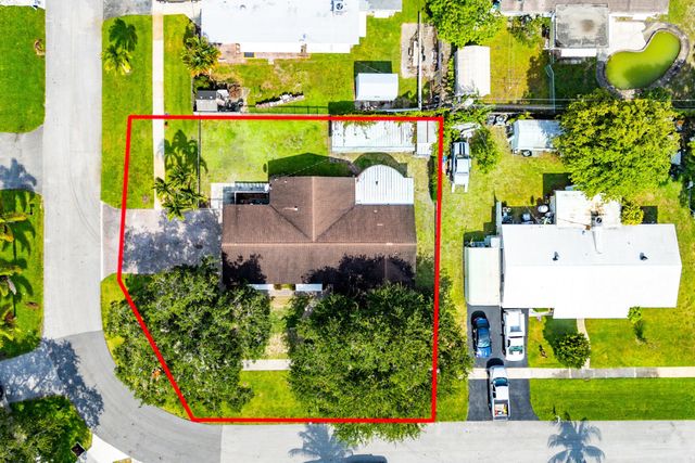2118 W Palma Circle, West Palm Beach, FL 33415