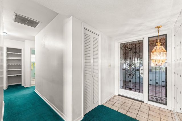 2118 W Palma Circle, West Palm Beach, FL 33415