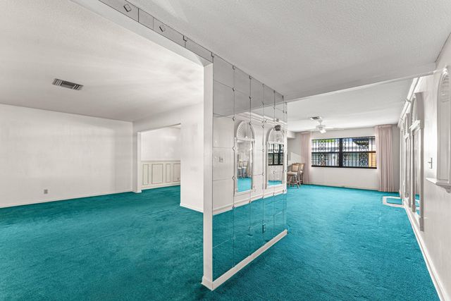 2118 W Palma Circle, West Palm Beach, FL 33415
