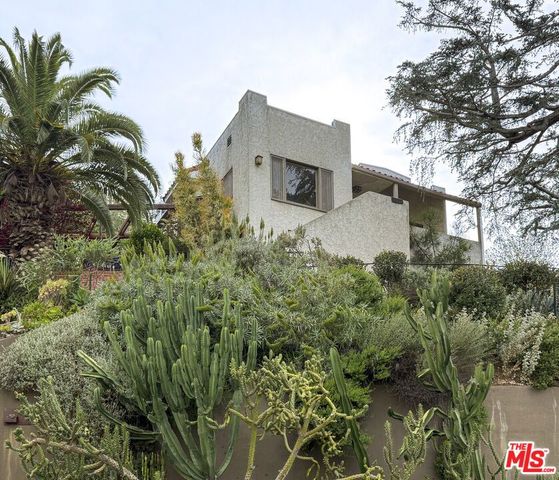 1401 Dartmouth Drive, Glendale, CA 91205