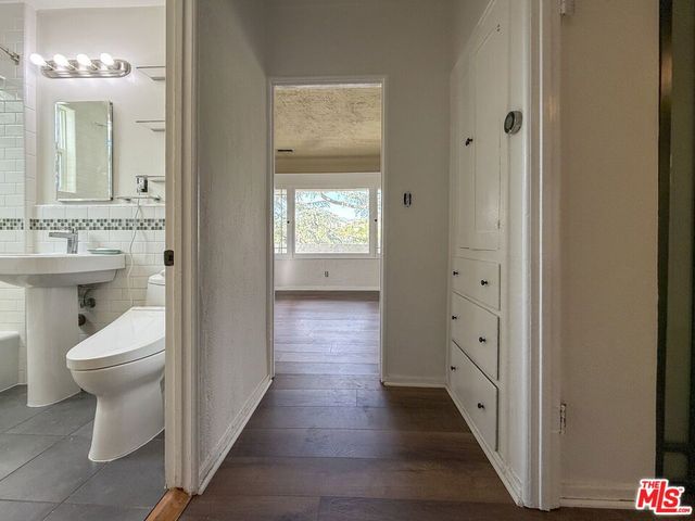 1401 Dartmouth Drive, Glendale, CA 91205