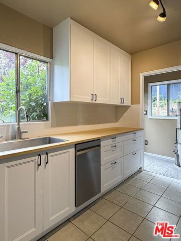 1401 Dartmouth Drive, Glendale, CA 91205