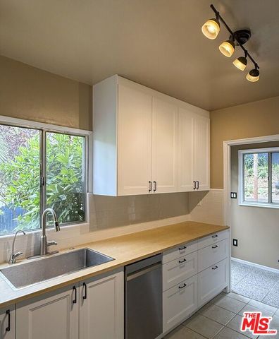 1401 Dartmouth Drive, Glendale, CA 91205