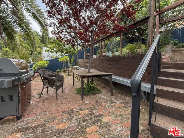 1401 Dartmouth Drive, Glendale, CA 91205