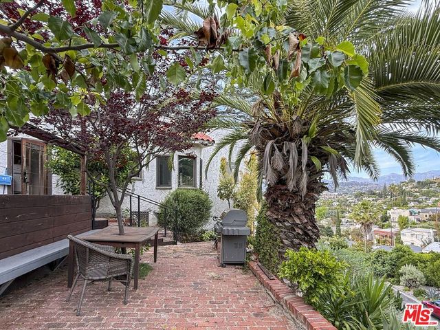1401 Dartmouth Drive, Glendale, CA 91205