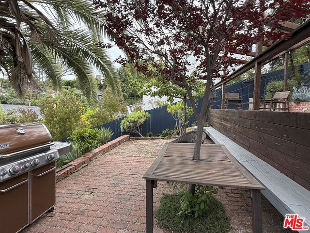 1401 Dartmouth Drive, Glendale, CA 91205