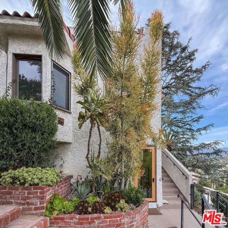 1401 Dartmouth Drive, Glendale, CA 91205