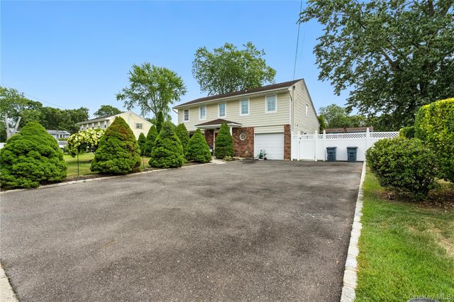 86 Riddle Street, Brentwood, NY 11717