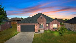 3893 North Sheedy Avenue, Springfield, MO 65803