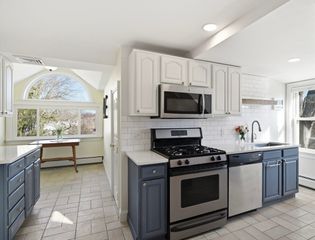 30B Graves Ave B, Northampton, MA 01060