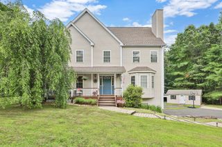 23 Fieldstone Dr, Palmer, MA 01069