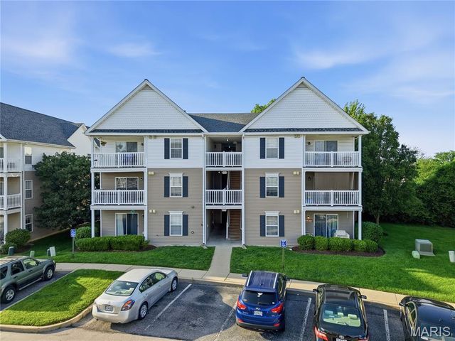 9744 Bexley Station Drive 8F, Affton, MO 63123