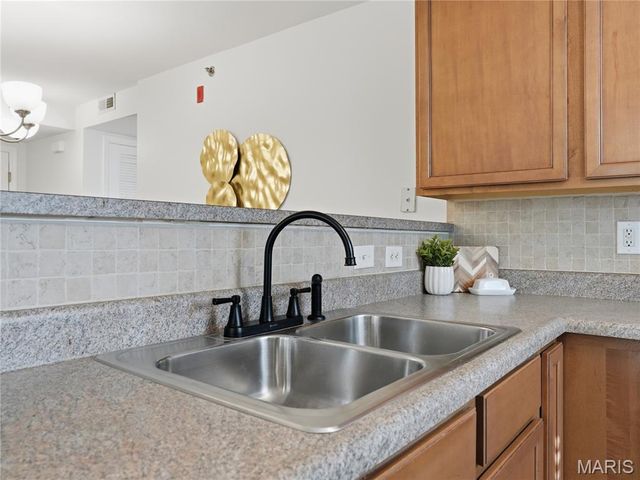 9744 Bexley Station Drive 8F, Affton, MO 63123