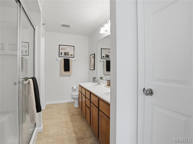 9744 Bexley Station Drive 8F, Affton, MO 63123