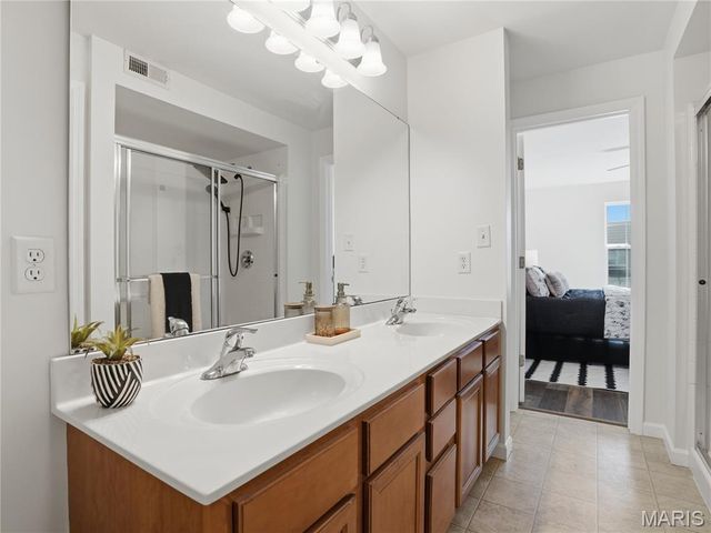 9744 Bexley Station Drive 8F, Affton, MO 63123