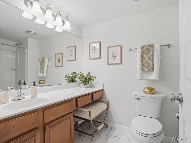 9744 Bexley Station Drive 8F, Affton, MO 63123