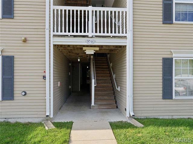 9744 Bexley Station Drive 8F, Affton, MO 63123