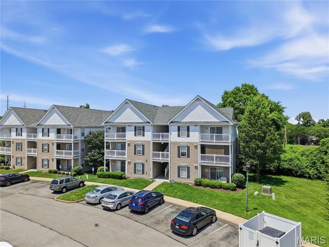 9744 Bexley Station Drive 8F, Affton, MO 63123