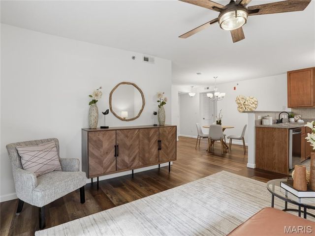 9744 Bexley Station Drive 8F, Affton, MO 63123