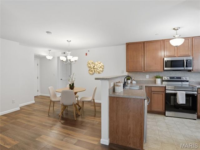 9744 Bexley Station Drive 8F, Affton, MO 63123